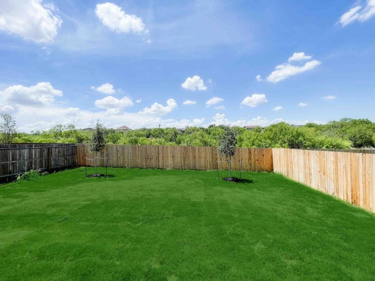 Family Modern Oasis Lackland Bmt Family 3 Bed 2 Bath Holiday home *